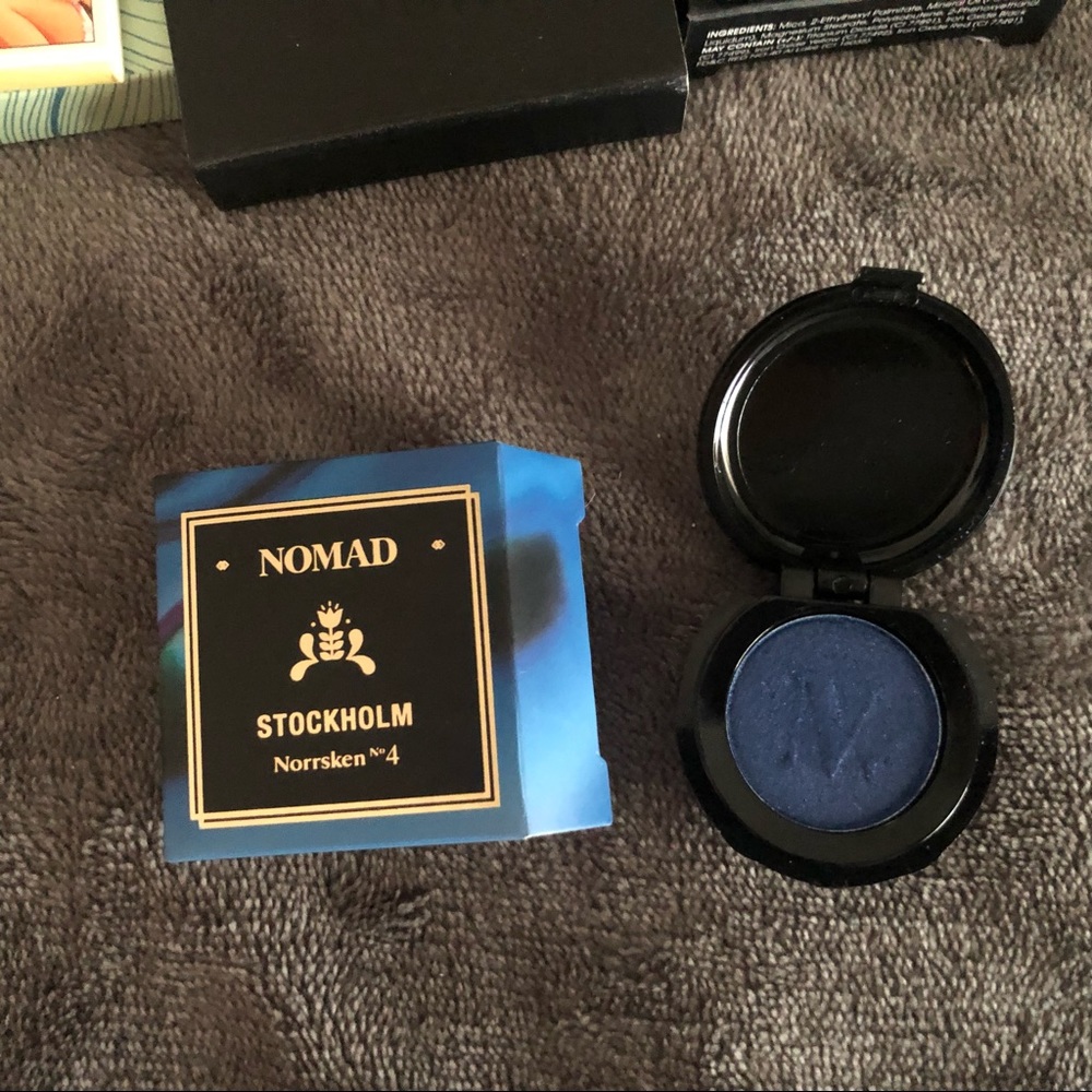 Bundle- eyeshadows, blush, highlighter
